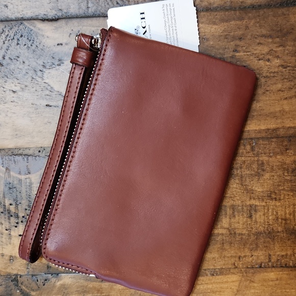 NWT Authentic Coach Burgundy Brown Wristlet with Red Lips Detail - Picture 5 of 6